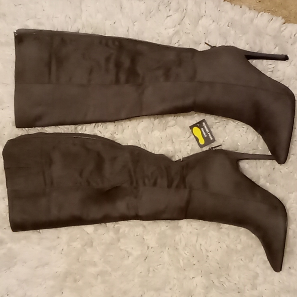Charcoal gray knee high pointy toe boots.  Brand new with tags and box size 8
